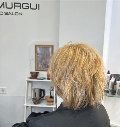 Resultado de coloración con barros y óleos cabello brillante natural y saludable en Valencia peluquería ecológica