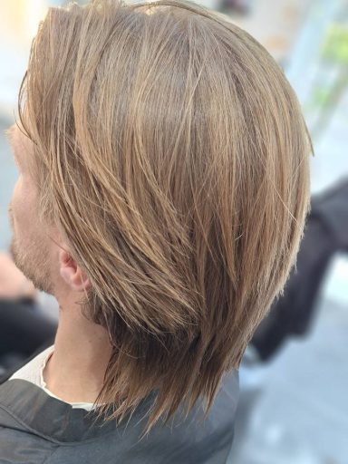 Corte de hombre a tijera en Juan Murgui Organic Salon, estilo clásico y acabado impecable.