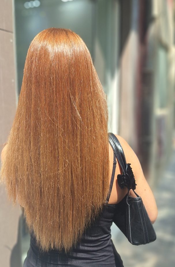Aclarado natural con óleos y corte personalizado en Juan Murgui Organic Salon para un acabado luminoso y saludable.

