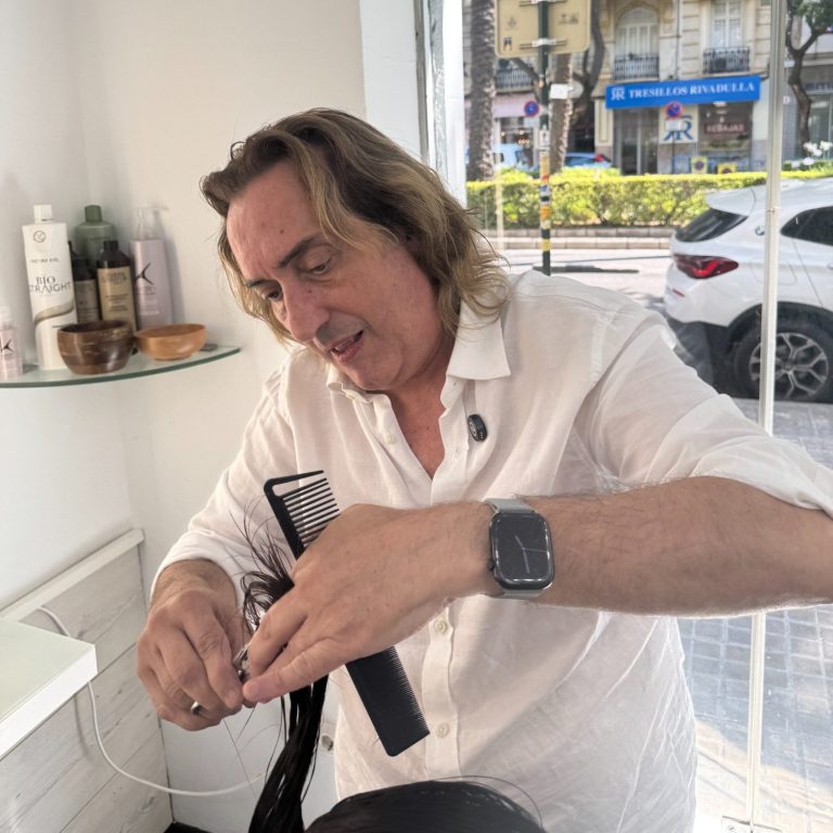 Señales de que el cabello necesita un corte Puntas del cabello que necesitan un corte en Valencia